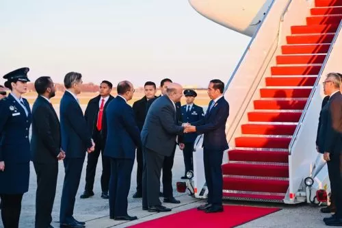 [Foto] Jokowi Tiba di Washington DC, Bawa Pesan Hasil KTT OKI untuk Presiden Biden