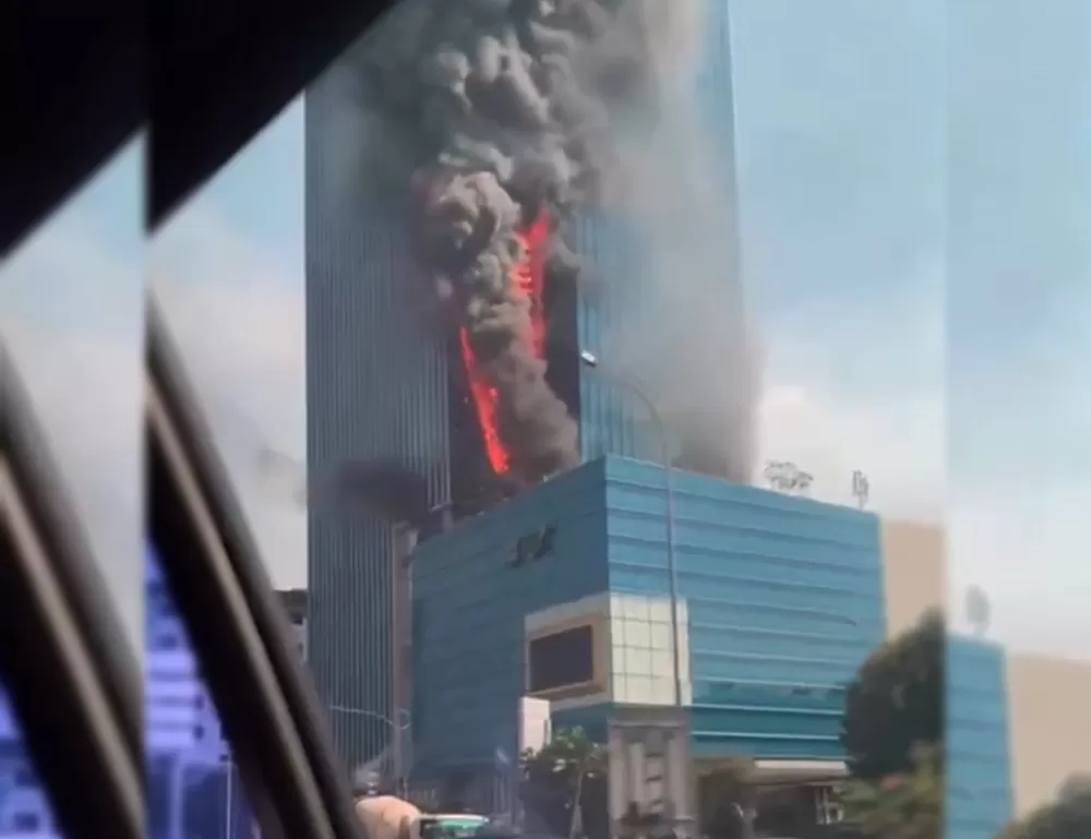 Gedung K-Link Tower di Jakarta Selatan Terbakar