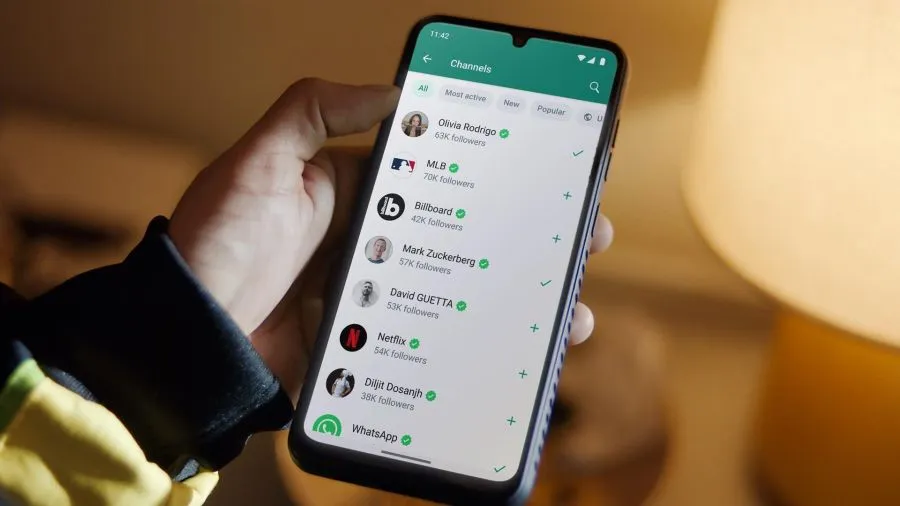 WhatsApp Status Kini Punya Fitur Like dan Mention