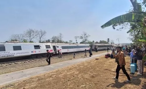 Kereta Argo Semeru Anjlog di Wates, Sejumlah Gerbong Terguling dari Lintasan