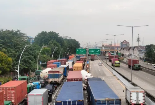 Kemacetan Parah Lumpuhkan Akses Pelabuhan Tanjung Priok, Ribuan Truk Terjebak Berjam-jam