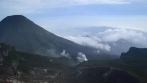 Gunung Gede Membeku Hingga &amp;#039;Bersalju&amp;#039;, Suhu Capai 0 Derajat