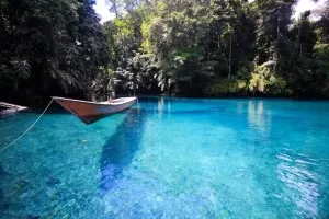 Danau Labuan Cermin, Pesona Keajaiban Alam di Desa Labuan Kelambu, Biduk-Biduk, Kalimantan Timur