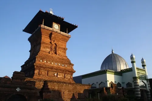 Masjid Menara Kudus: Simbol Perpaduan Budaya Islam dan Jawa-Hindu dalam Dakwah