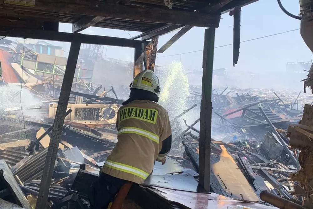 219 Rumah Terbakar, Ratusan Warga di Muara Angke Mengungsi Sementara