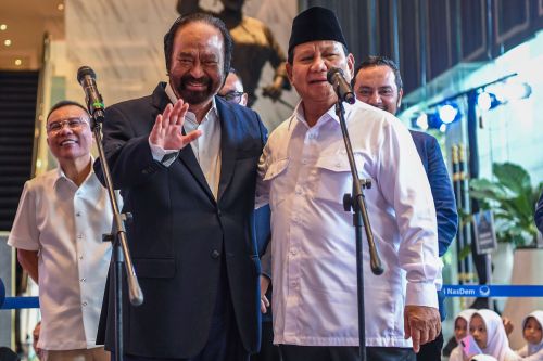 Surya Paloh memberikan ucapan selamat kepada Presiden Terpilih Ke - 8, Prabowo Subianto