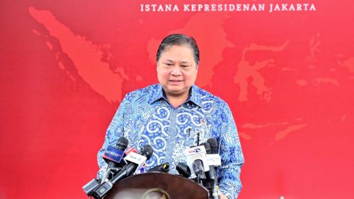 Menteri Koordinator Bidang Perekonomian Airlangga Hartarto menyampaikan keterangan pers di Kompleks Istana Kepresidenan, Jakarta, pada Selasa, 27 Februari 2024