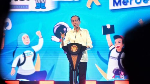 Presiden Joko Widodo menyampaikan dalam sambutannya saat membuka Vokasifest dan Festival Kampus Merdeka ke-3 Tahun 2023 yang digelar di Taman Ismail Marzuki, Jakarta, pada Senin, 11 Desember 2023