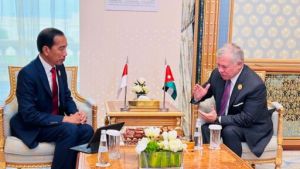 Presiden Joko Widodo melakukan pertemuan bilateral dengan Raja Yordania, Abdullah II bin Al-Hussein, di sela-sela Konferensi Tingkat Tinggi (KTT) Luar Biasa Organisasi Kerja Sama Islam (OKI) di Riyadh, Arab Saudi, pada Sabtu, 11 November 2023