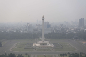 Suasana Kota Jakarta di Pagi Hari Dipenuhi Oleh Polusi